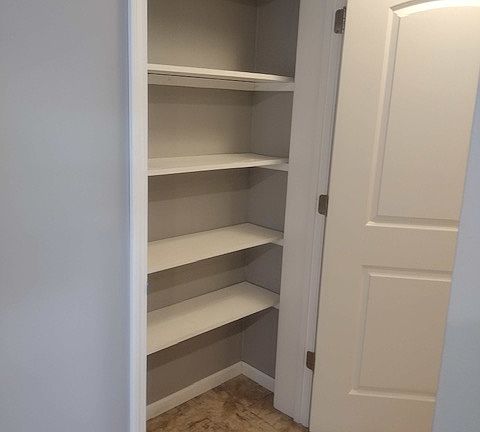 5th image of 915 N Riverside Dr #1