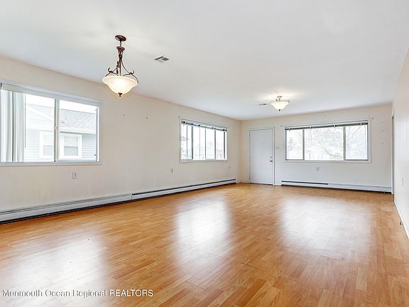 3rd image of 834 Jamaica Blvd