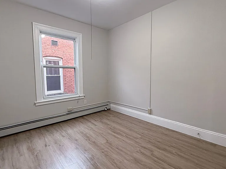 291 Buckingham St / Luca Investments LLC — Photo 44