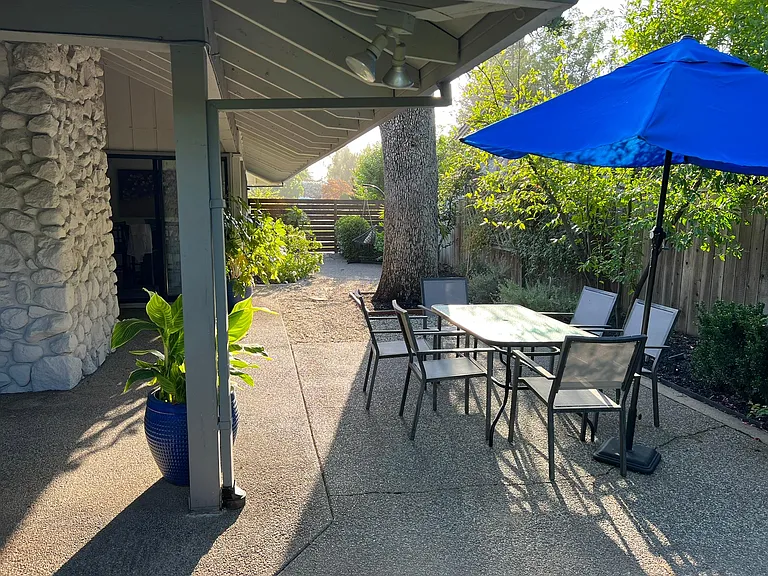 825 Lake Oak Ct — Photo 10