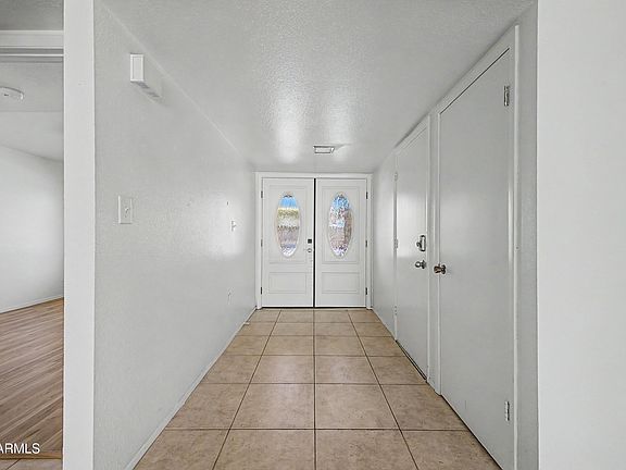 3rd image of 2111 W Claremont Street