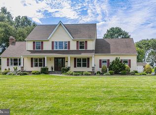 9 Summershade Ln, Ringoes, NJ 08551