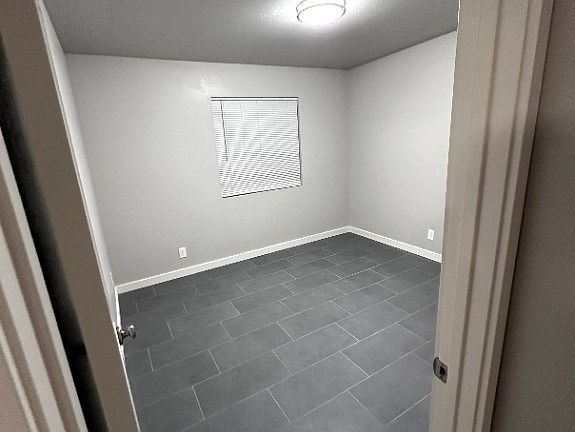 3rd image of 1102 W Cochise Dr APT 1