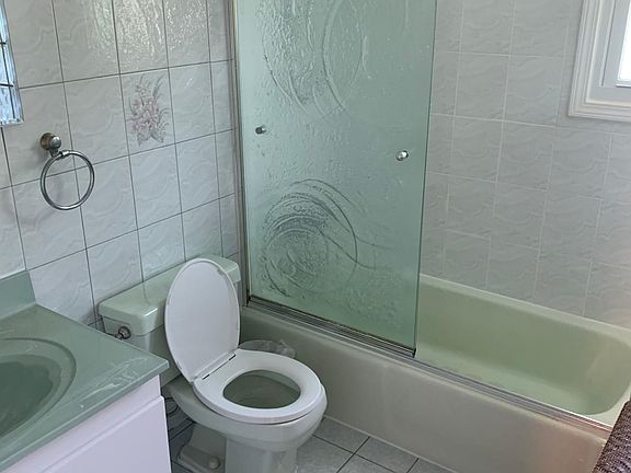 3rd image of 5712 244th St Floor 1