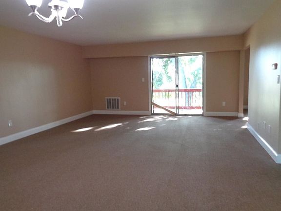 4th image of 818 Henri Ct