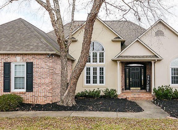 2nd image of 347 Bartlett Cir NE #32