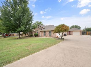 421 Bluebonnet Ln, Red Oak, TX 75154