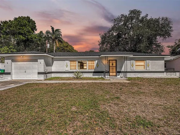 6085 45th Ave N, Kenneth City, FL 33709