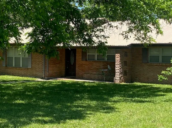 117 E Cypress St, Cross Plains, TX 76443