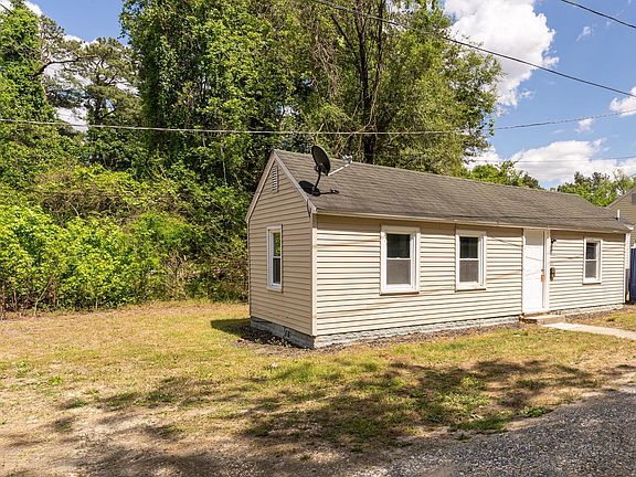 2nd image of 117 Davis Ln