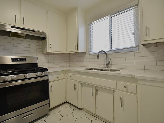 5th image of 5852 Hazeltine Ave #3