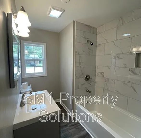 104 Lawndale Ave — Photo 5