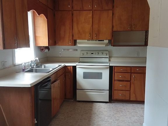 4th image of 111 N Church St