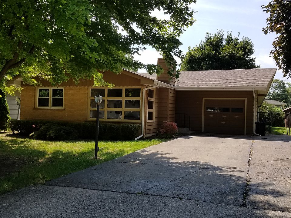 1st image of 310 Hillside Pl