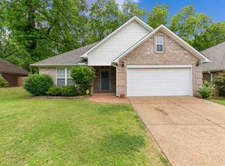 112 Winding Creek Dr, Jackson, TN 38305