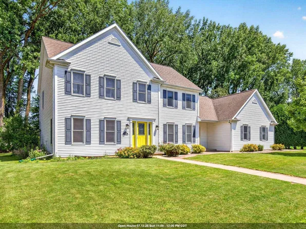 2415 Maple Grove Dr, Neenah, WI 54956