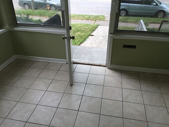 3rd image of 13920 Lincoln Ave