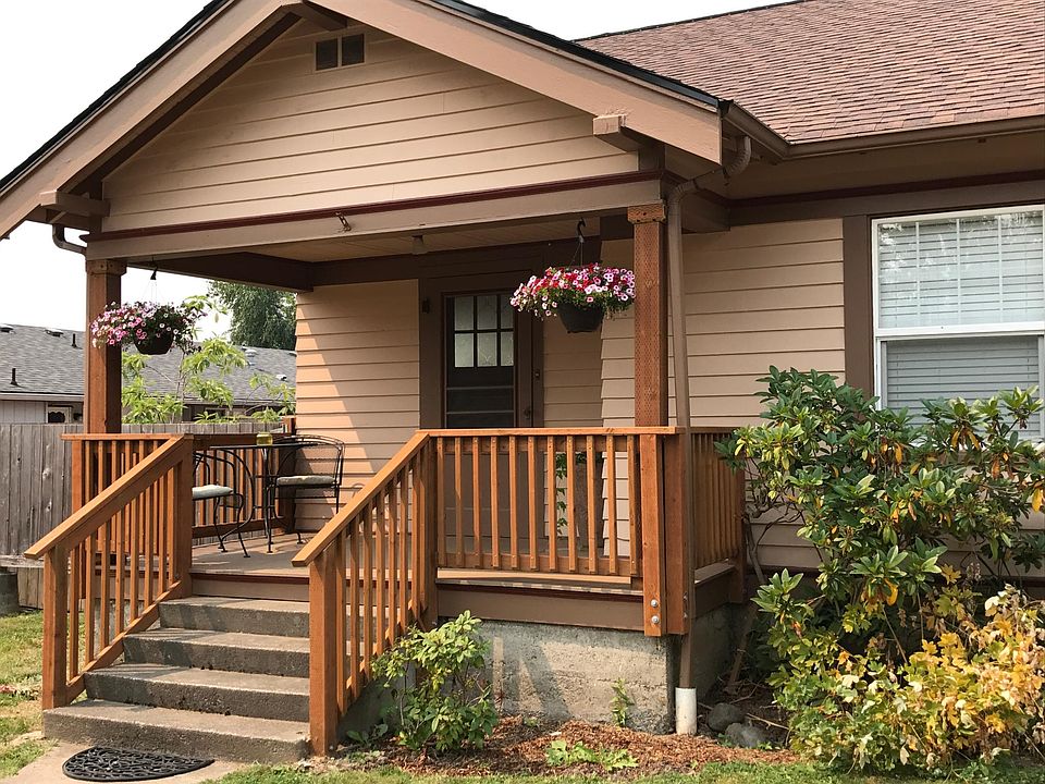 Exterior showing front porch.