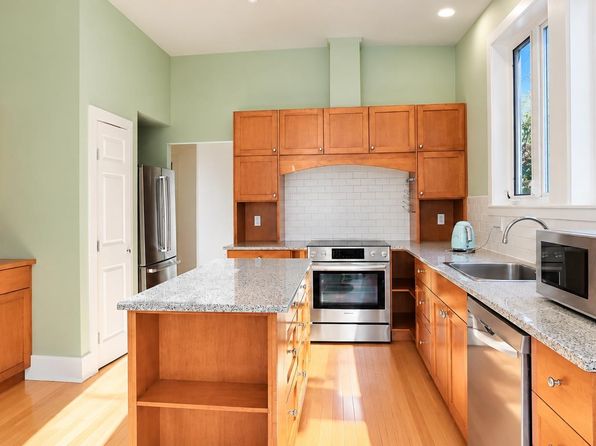 4 bedroom rental in Vancouver — photo 5