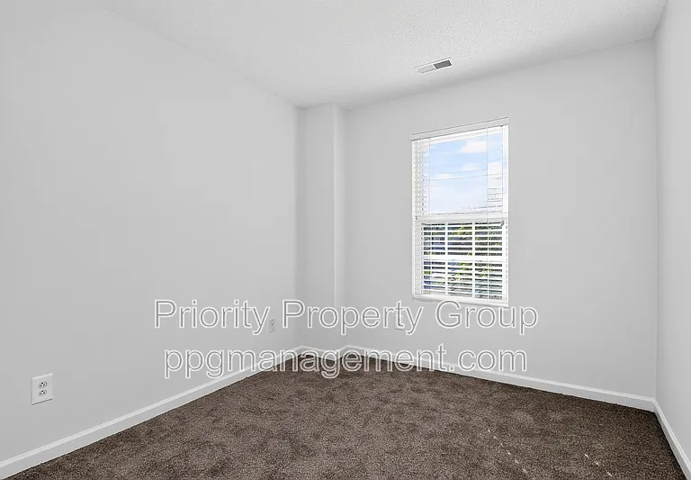 3204 Barons Court Rd — Photo 27
