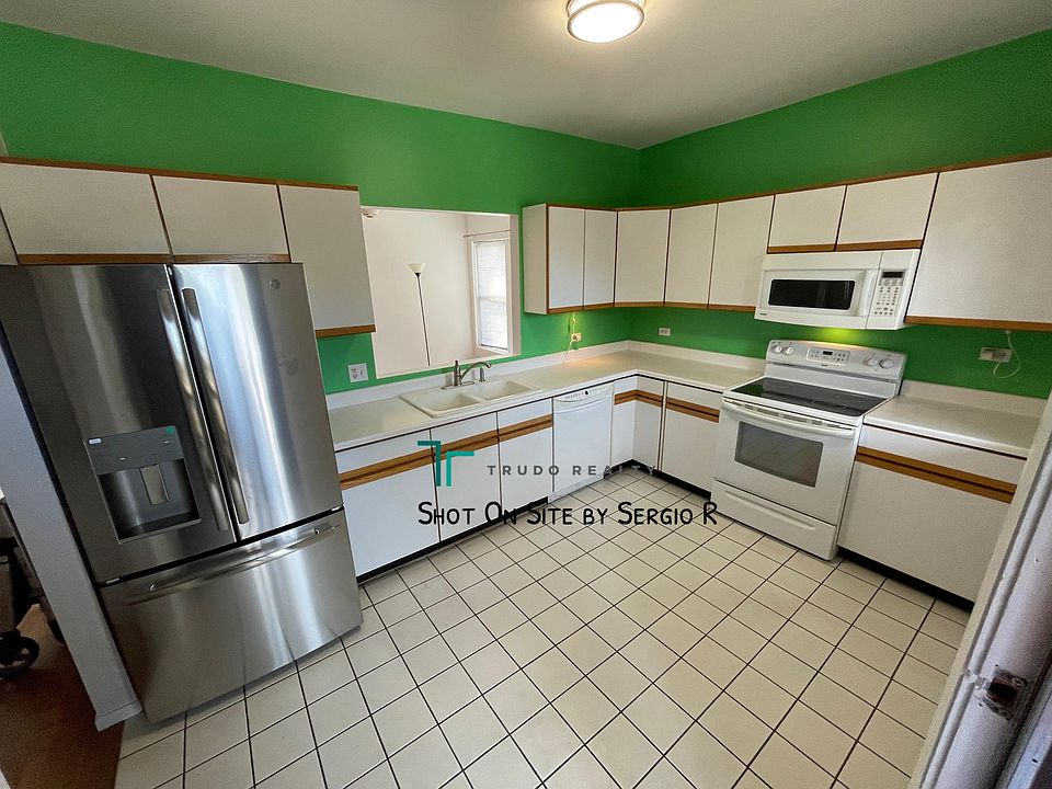 1st image of 1714 W Montrose Ave APT 2