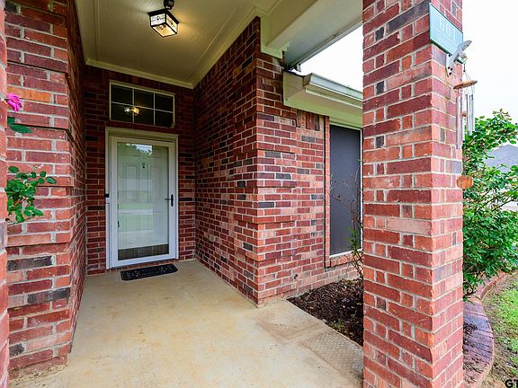 2nd image of 601 Quail Ln