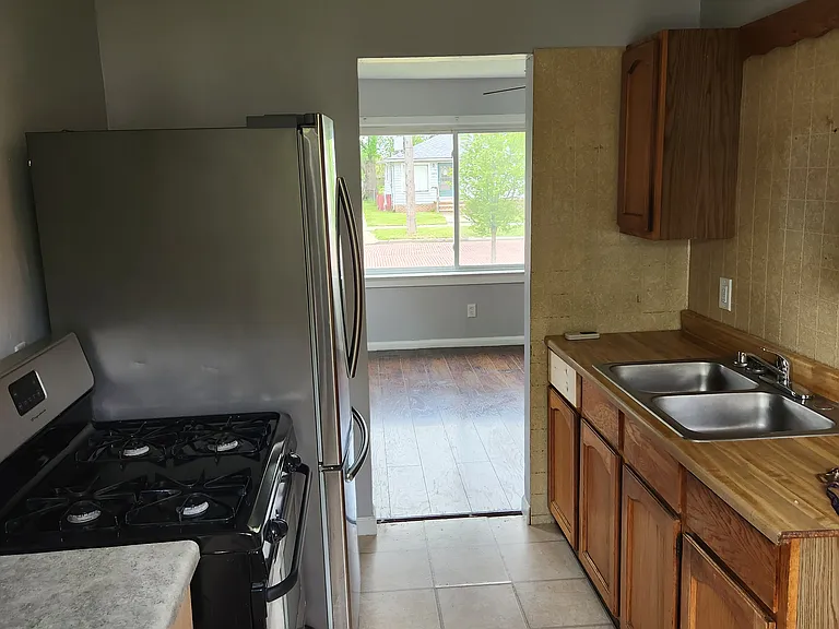 13315 Puritas Ave — Photo 2