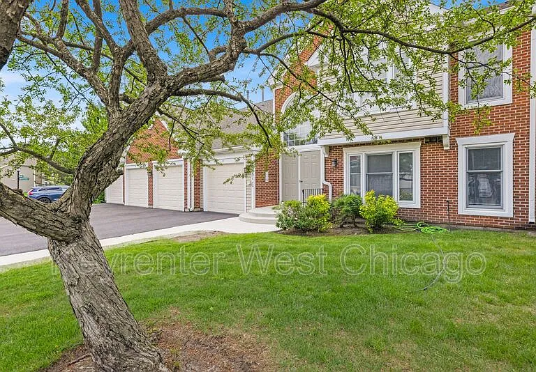 1851 Fox Run Dr #B — Photo 3
