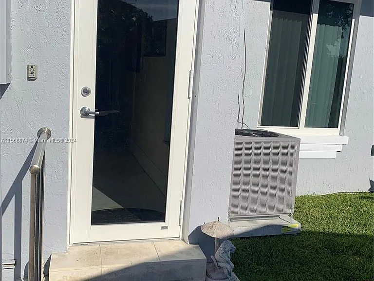 7625 SW 75th Ave — Photo 11