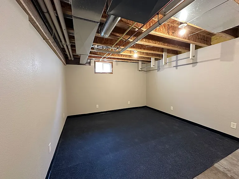 585 SE Crabapple Dr — Photo 18