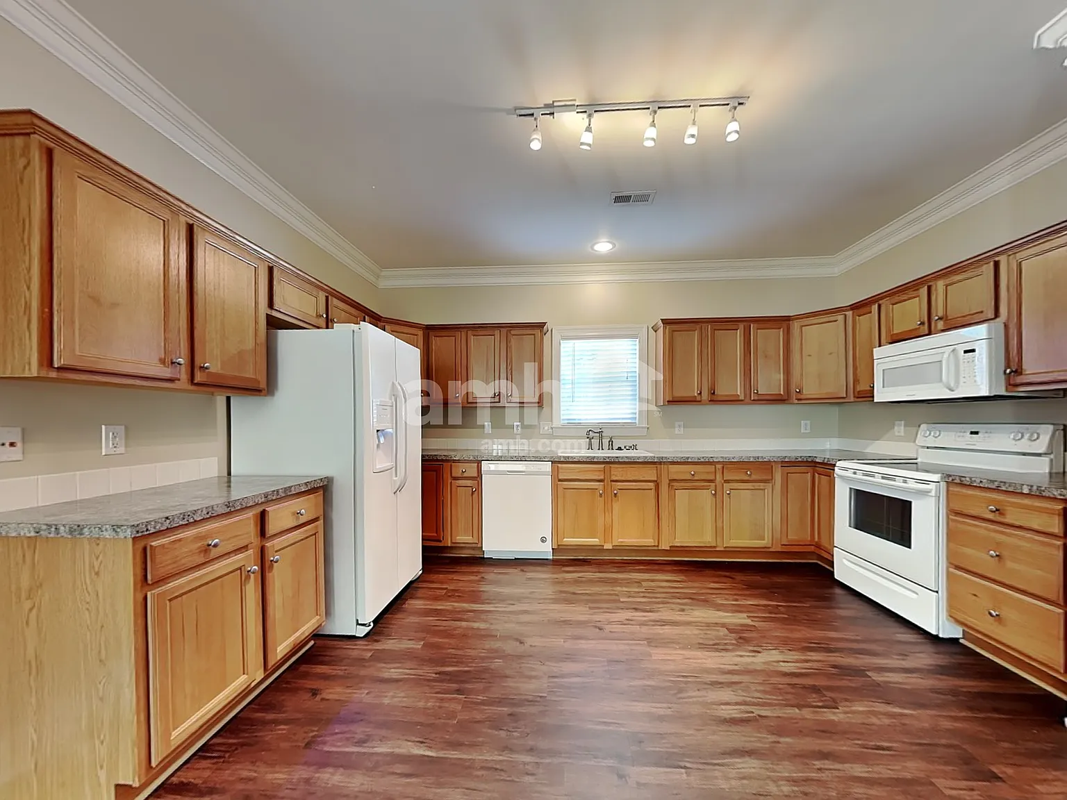 3 bed, 2.0 bath, 1511 sqft, $1,890 — Photo 3