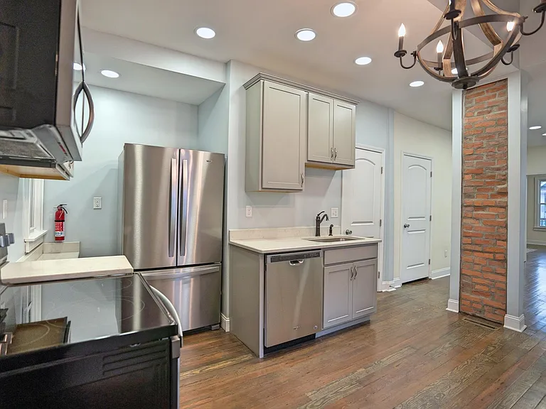 142 E Maynard Ave — Photo 7