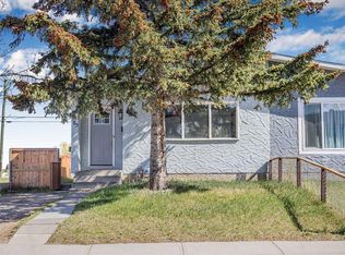 183 NW Penbrooke Close SE, Calgary, AB T2A 3N9