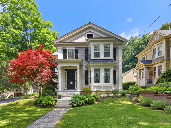 105 Franklin St, Lee, MA 01238