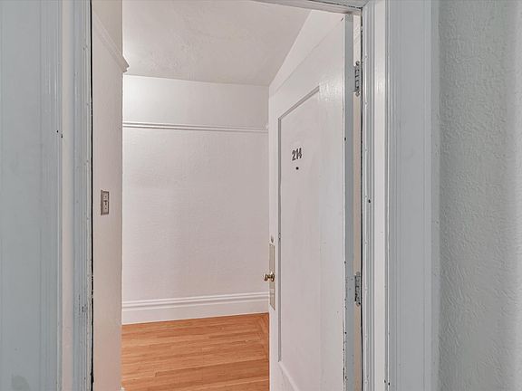 3rd image of 1111 Pine St APT 214
