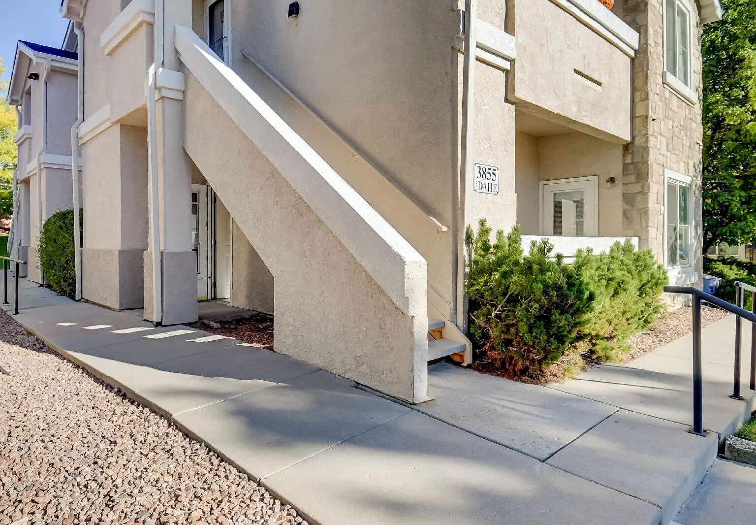 2 bed, 2.0 bath, 1084 sqft, $1,485 — Photo 2