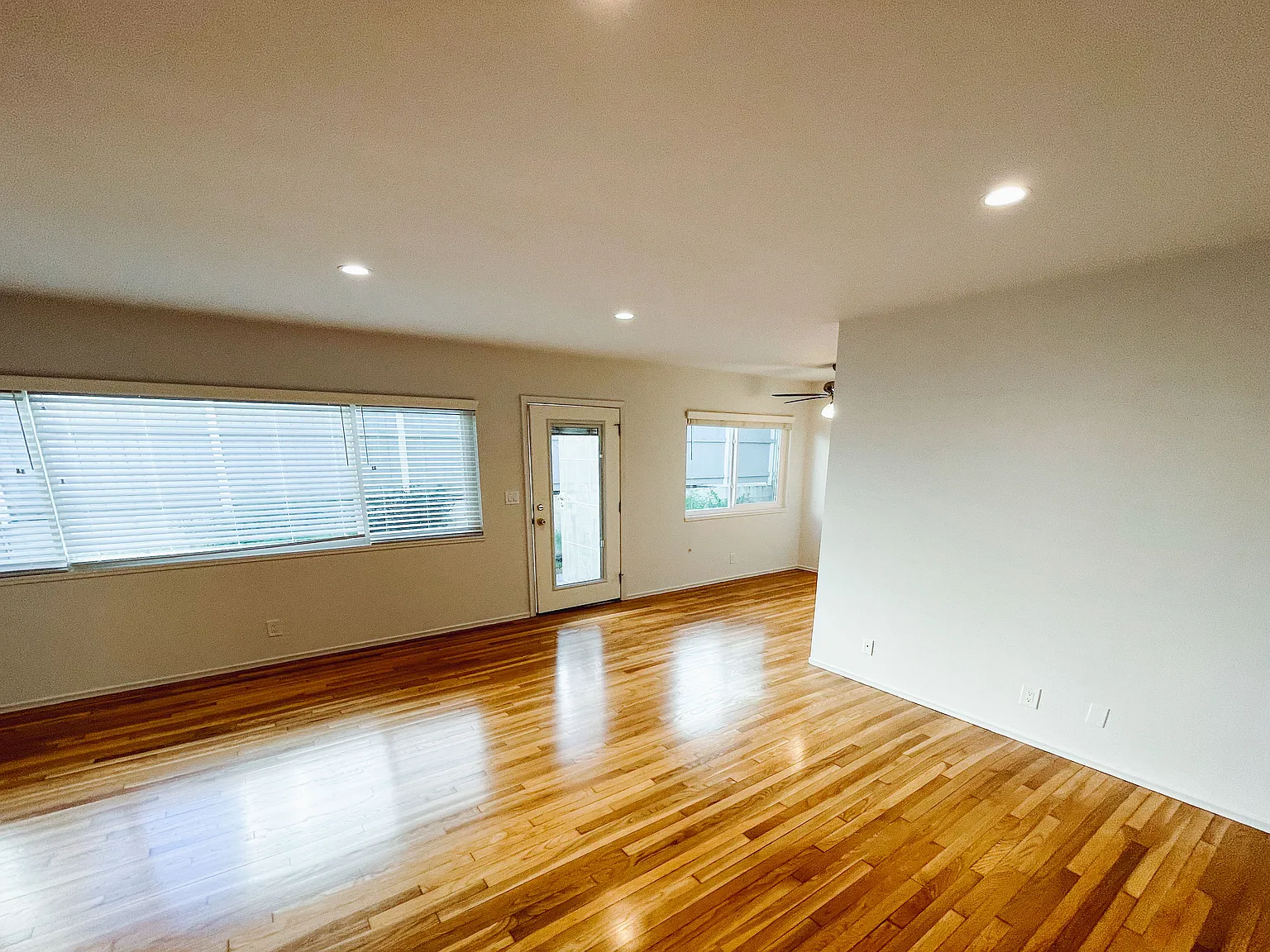 2 bed, 800 sqft, $3,050 — Photo 2