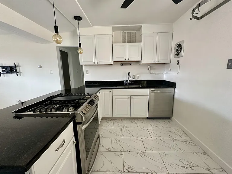 650 N 300 W #216-1 — Photo 5