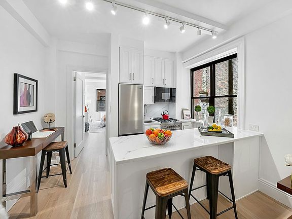 3rd image of 116 W 72nd St APT 5E