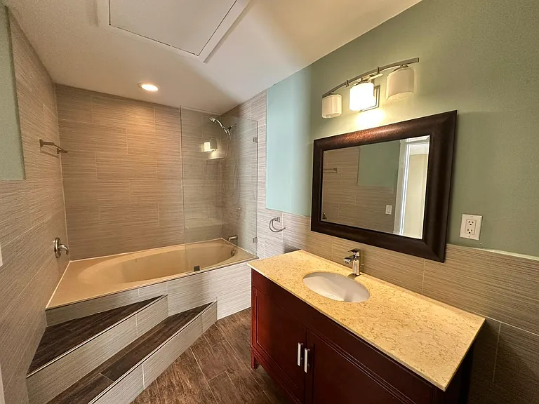 637 Executive Center Dr #N203 — Photo 12
