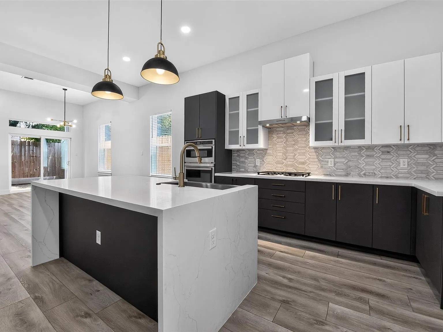 3 bed, 3.5 bath, 2506 sqft, $3,200 — Photo 3