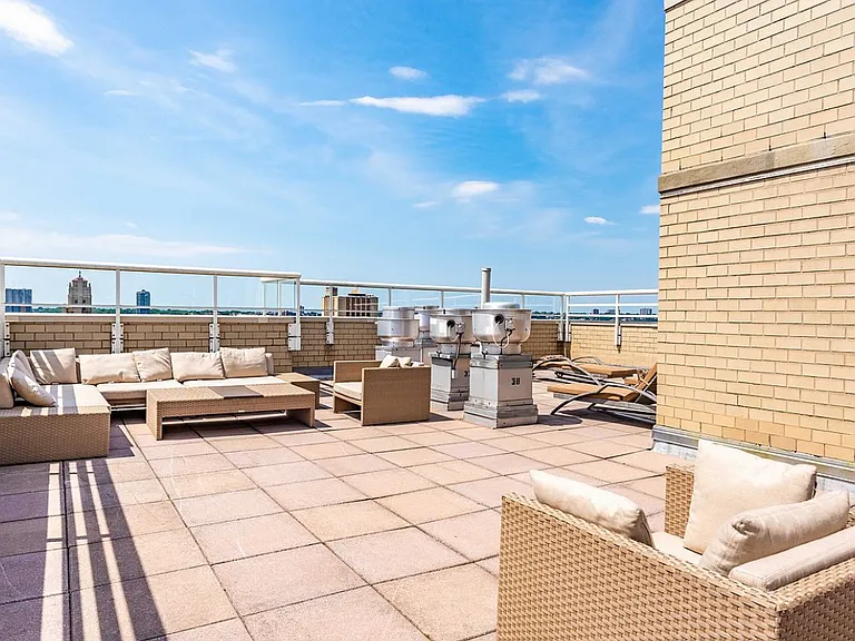 2373 Broadway #530 — Photo 9