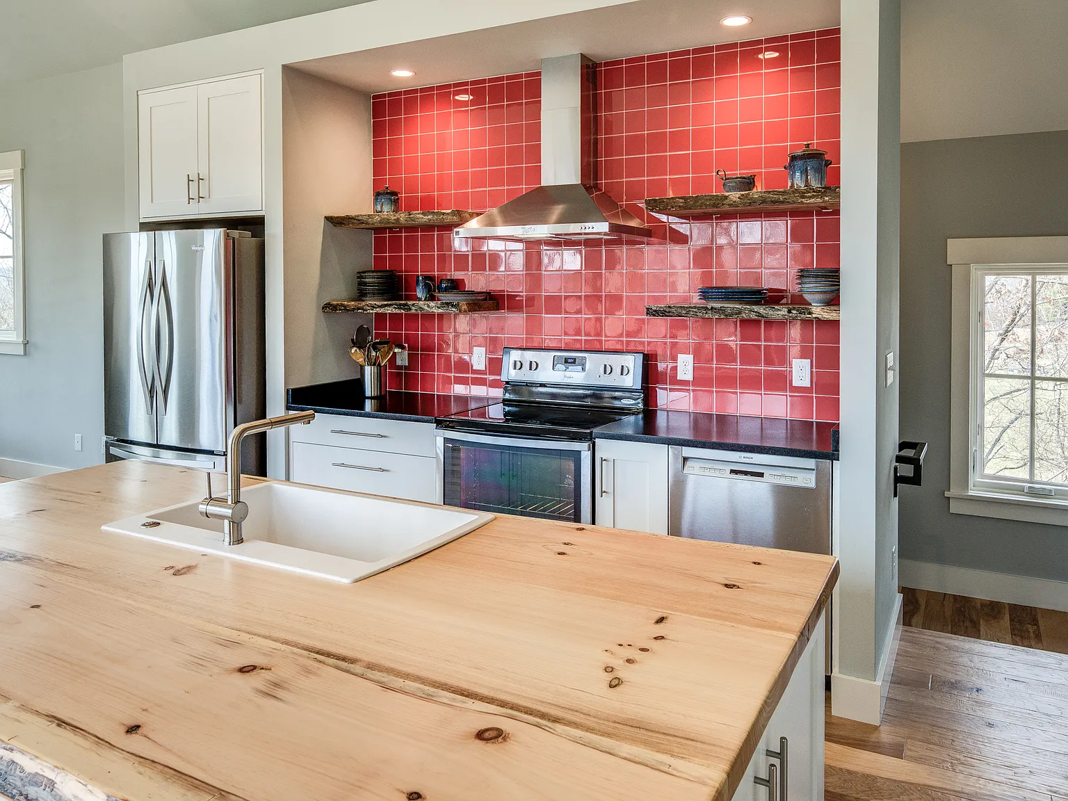 3 bed, 3.5 bath, 2100 sqft, $3,500 — Photo 3