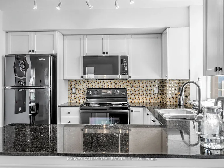 1369 Bloor St W #905 — Photo 15