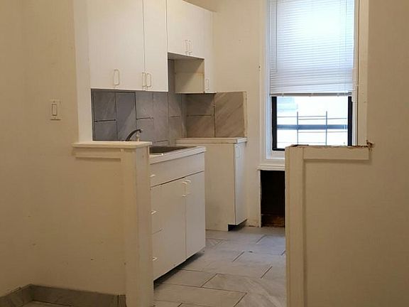 3rd image of 33 Loudoun St APT 4J