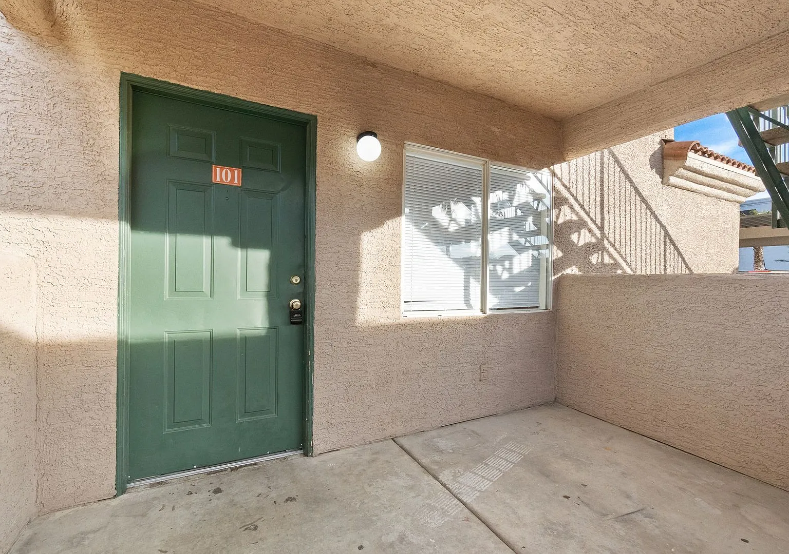 Bright & Open 2 Bed, 2 Bath Condo in Las Vegas — Photo 2