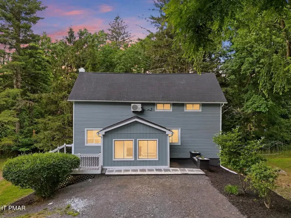 210 Victory Ln, Stroudsburg, PA 18360