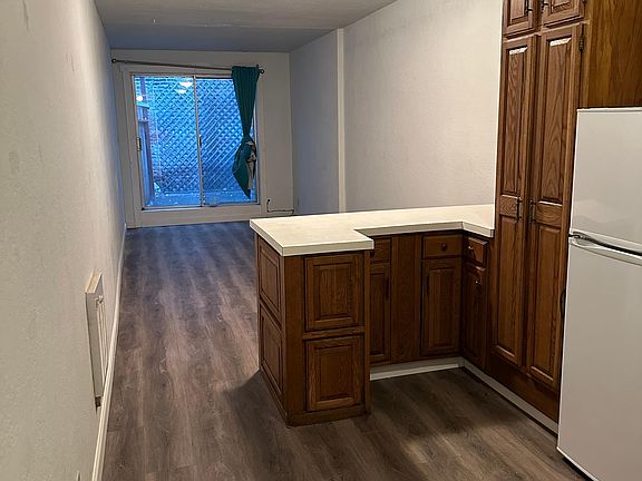 2nd image of 152 Langton St #B