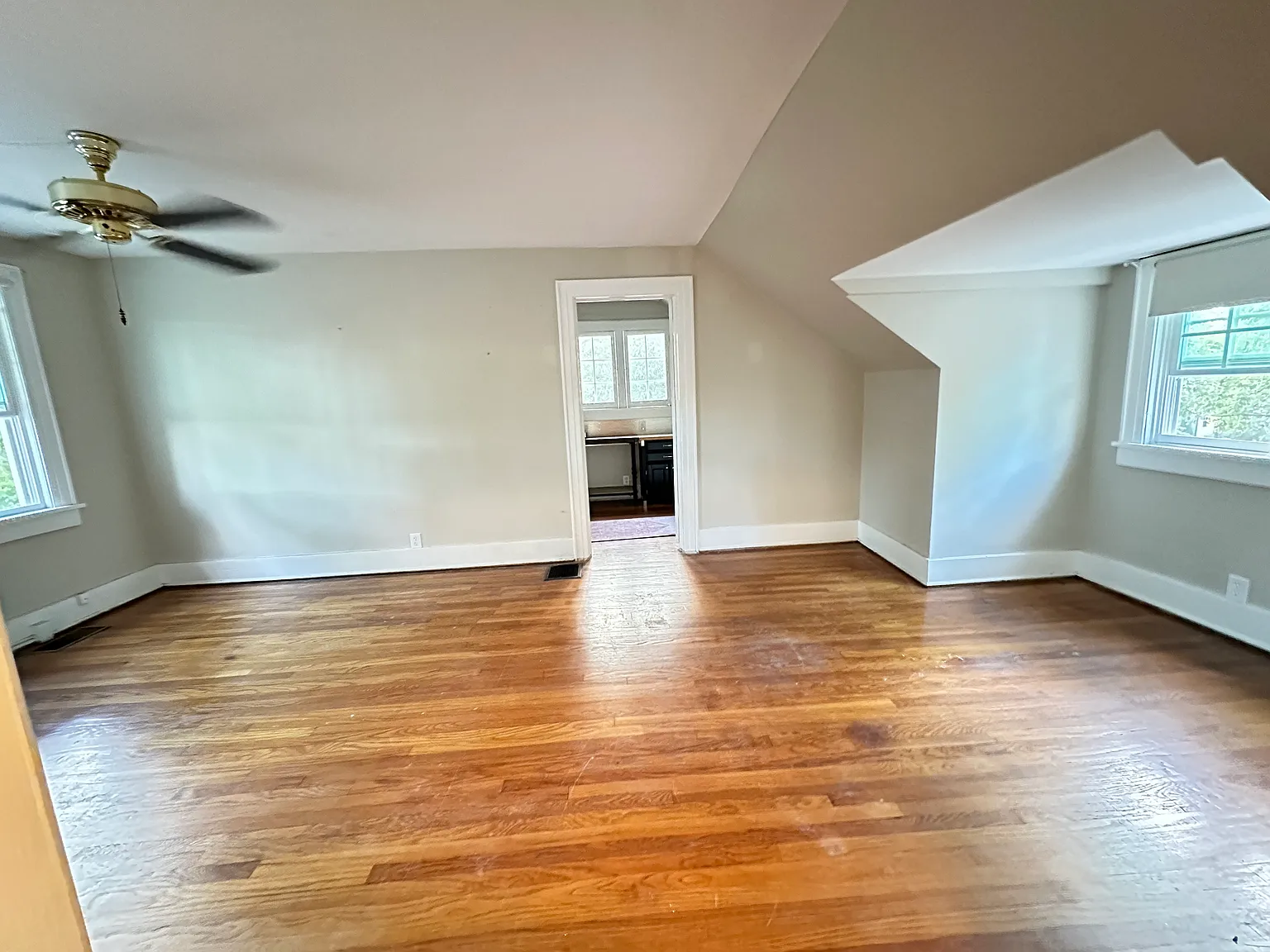 1728 N Observatory Dr — Photo 2