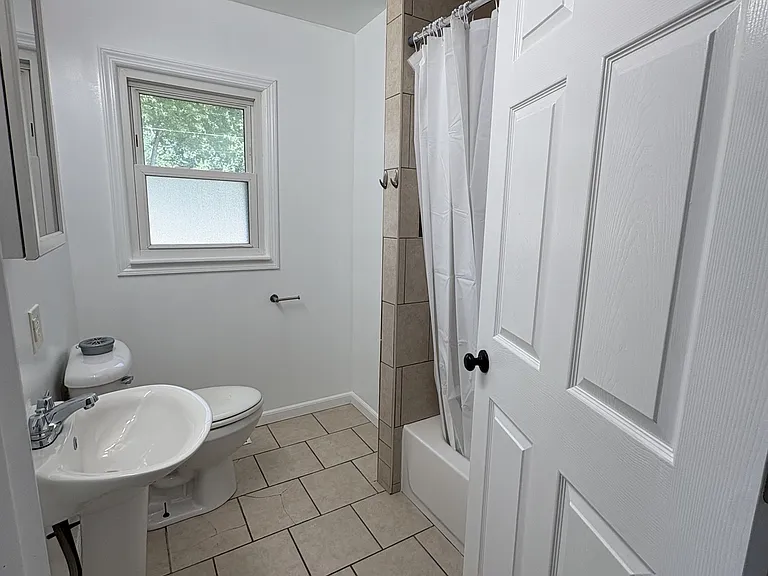 602 E Railroad St — Photo 24